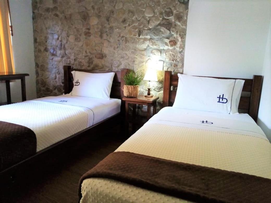 Ecohotel Bordones Isnos エクステリア 写真