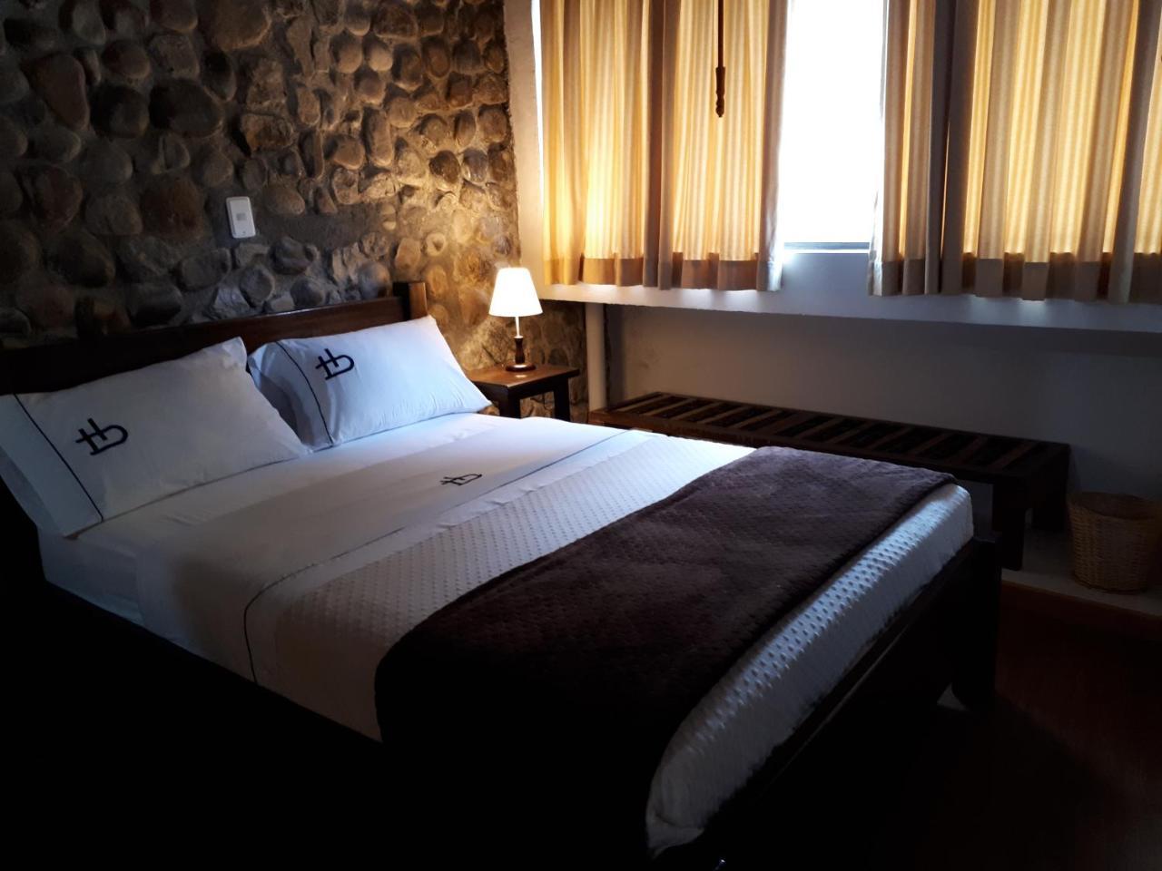 Ecohotel Bordones Isnos エクステリア 写真